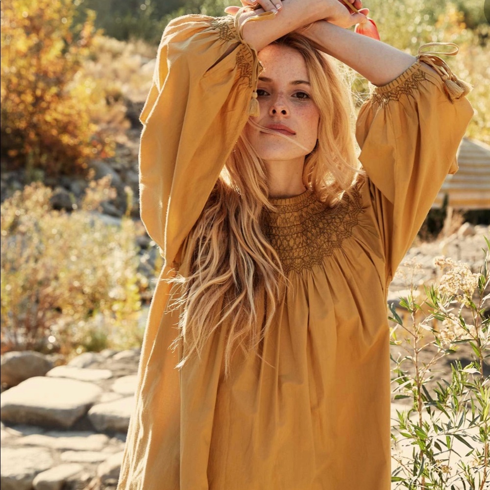 DÔEN Smocked Top in Wheat